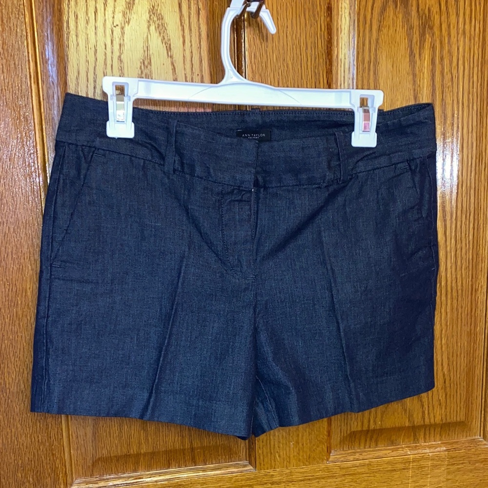 Ann Taylor Signature 5” Inseam Shorts